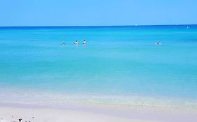 Miami Hollywood Condo For 4 People 001-21Vic